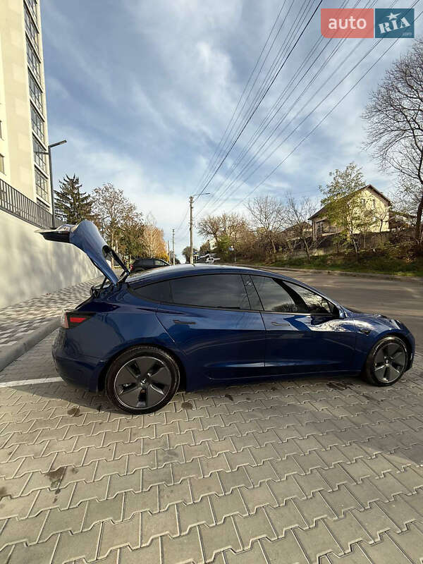 Седан Tesla Model 3 2021 в Фастове