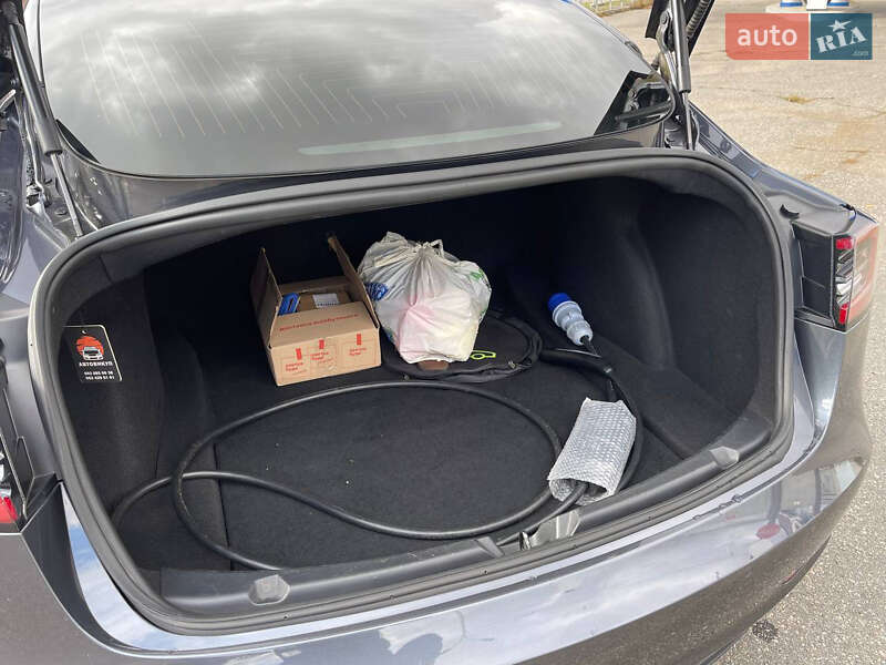 Седан Tesla Model 3 2018 в Золотоноше