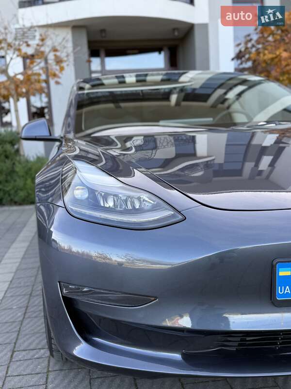 Седан Tesla Model 3 2023 в Стрые