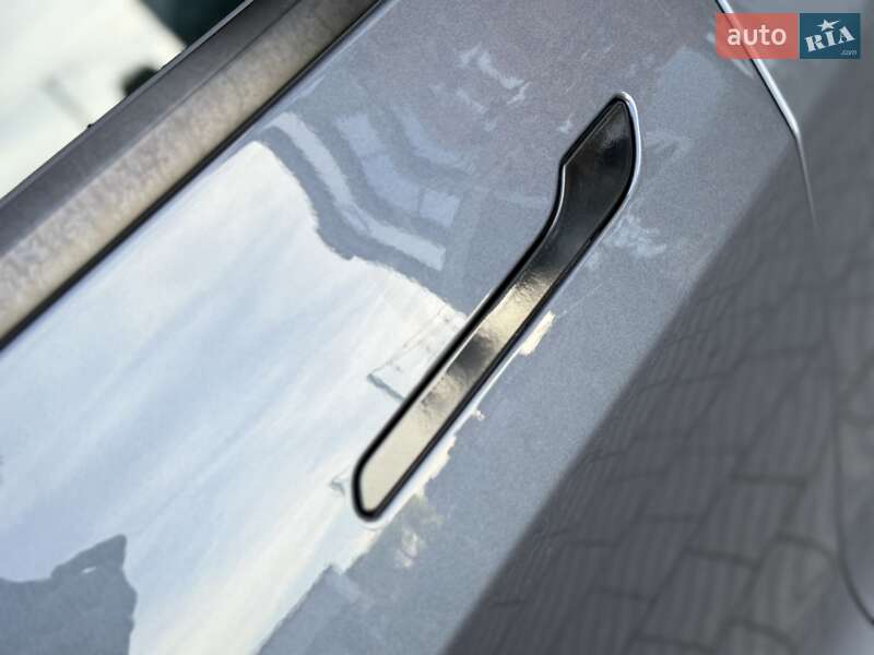 Седан Tesla Model 3 2023 в Стрые