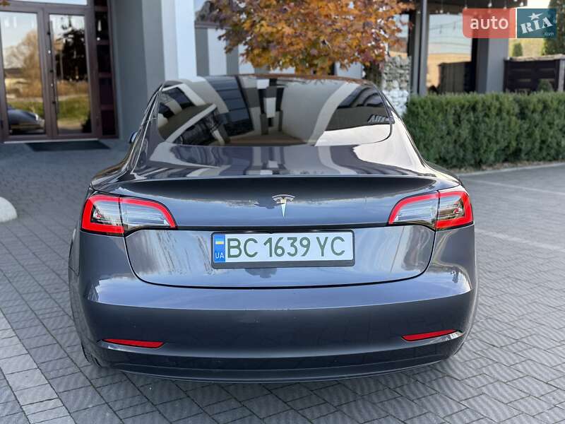 Седан Tesla Model 3 2023 в Стрые
