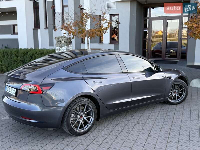Седан Tesla Model 3 2023 в Стрые