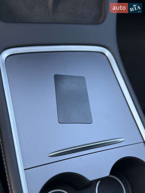 Седан Tesla Model 3 2023 в Стрые