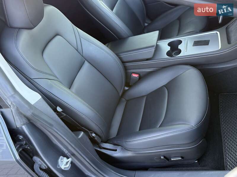 Седан Tesla Model 3 2023 в Стрые