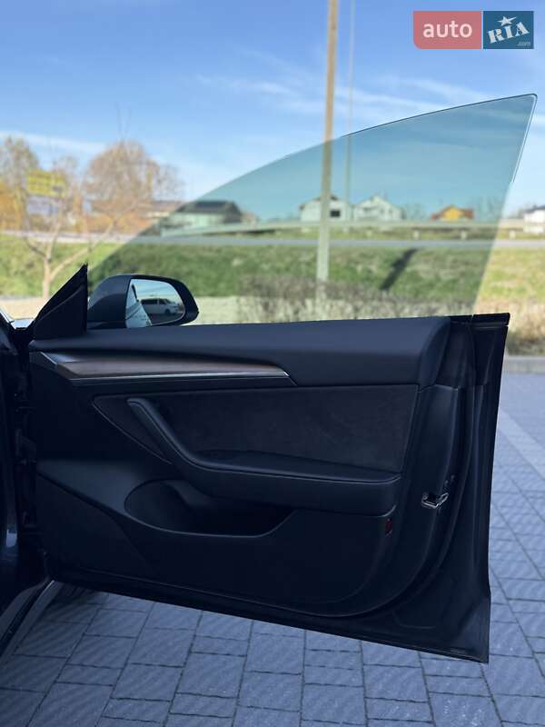 Седан Tesla Model 3 2023 в Стрые