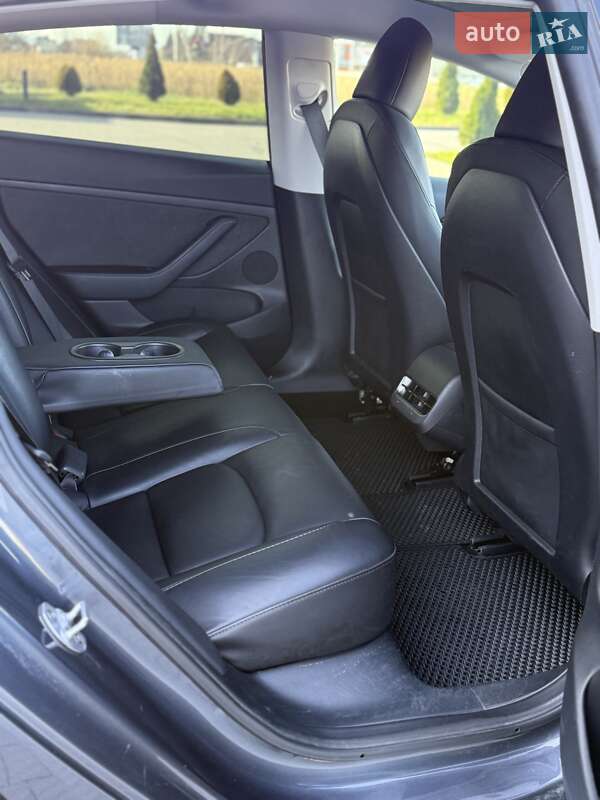 Седан Tesla Model 3 2023 в Стрые