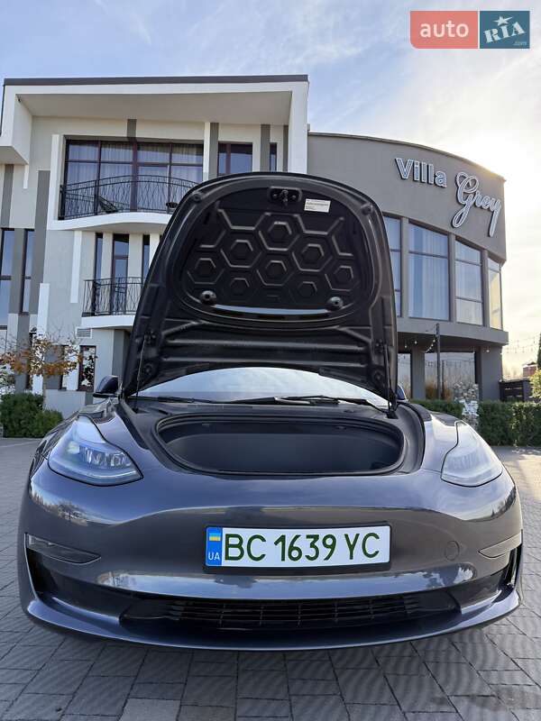 Седан Tesla Model 3 2023 в Стрые