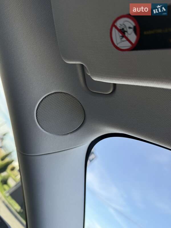 Седан Tesla Model 3 2023 в Стрые