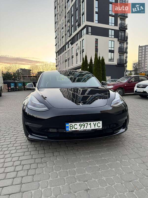 Седан Tesla Model 3 2018 в Львове