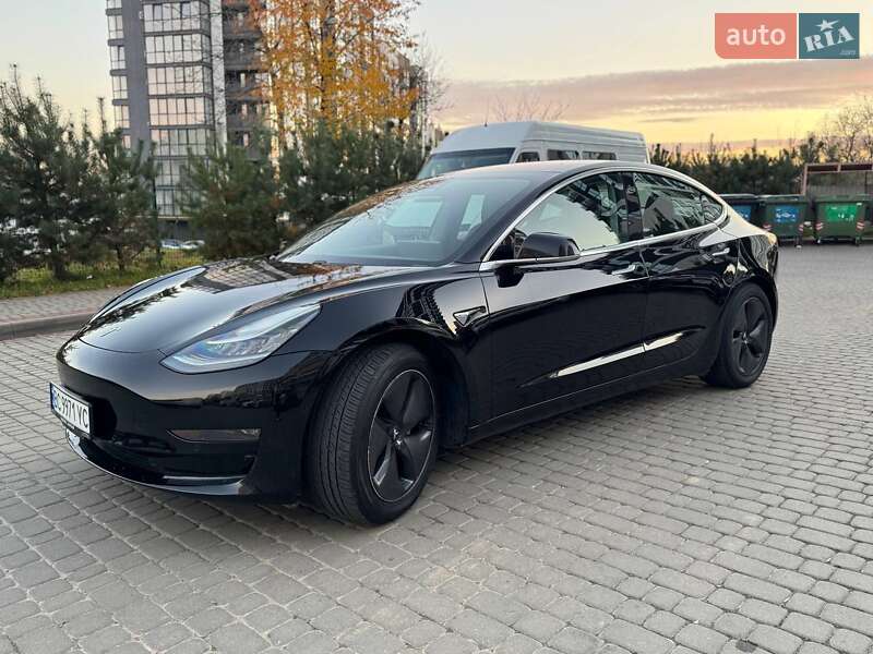 Седан Tesla Model 3 2018 в Львове