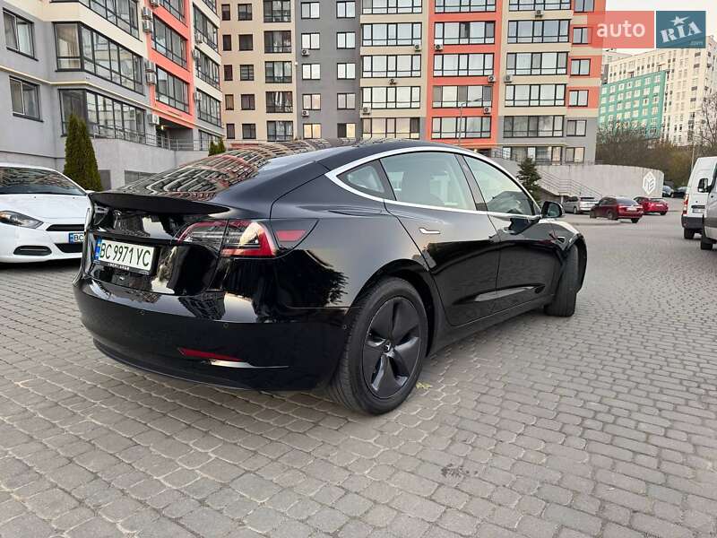 Седан Tesla Model 3 2018 в Львове