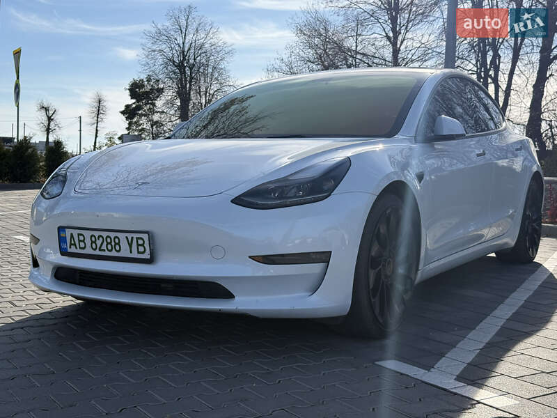Седан Tesla Model 3 2023 в Виннице
