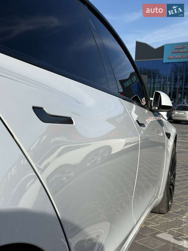 Седан Tesla Model 3 2023 в Виннице