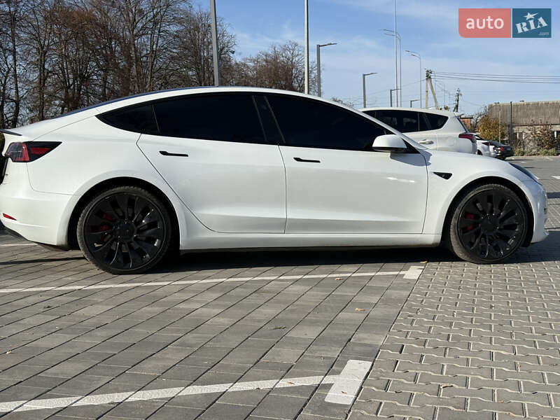 Седан Tesla Model 3 2023 в Виннице