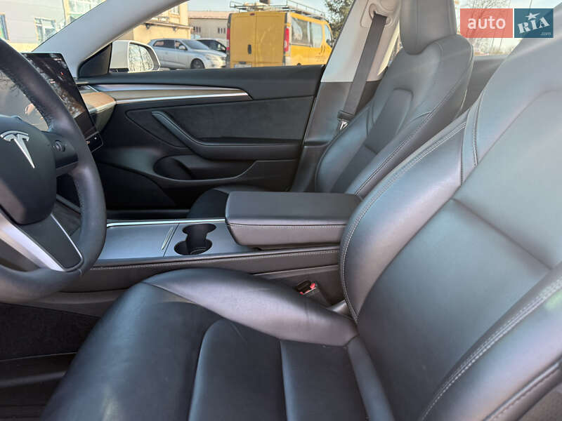 Седан Tesla Model 3 2023 в Виннице