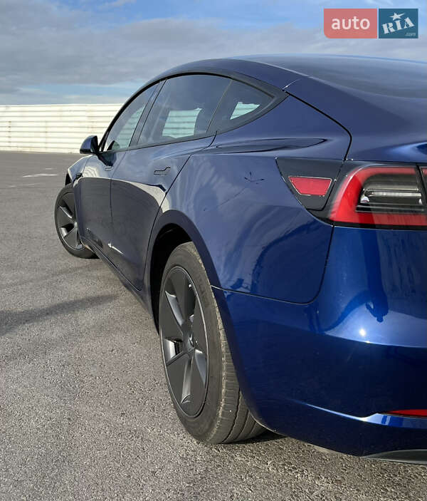 Седан Tesla Model 3 2023 в Львове