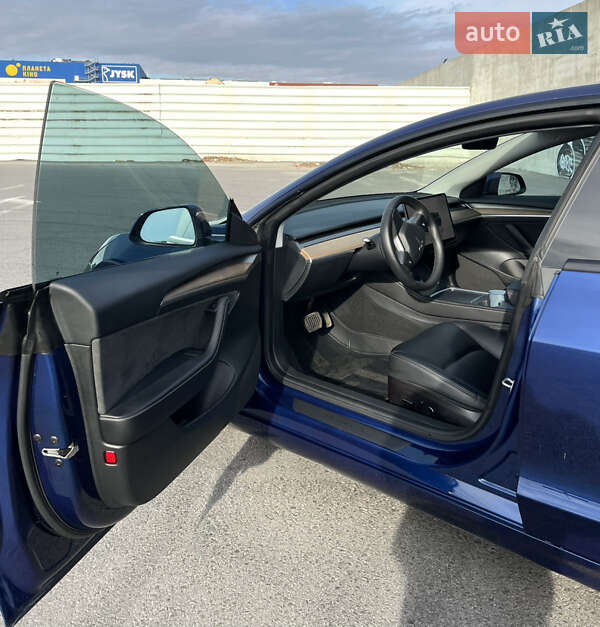 Седан Tesla Model 3 2023 в Львове