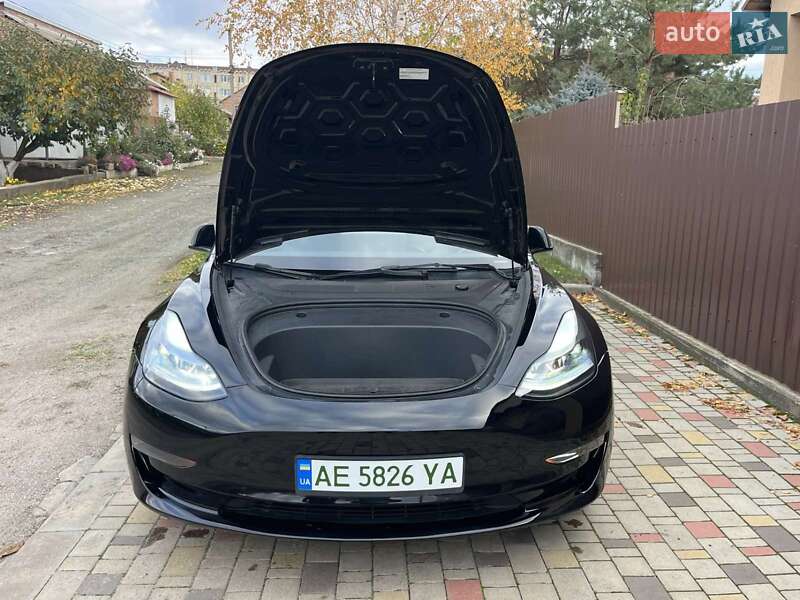 Седан Tesla Model 3 2022 в Киеве