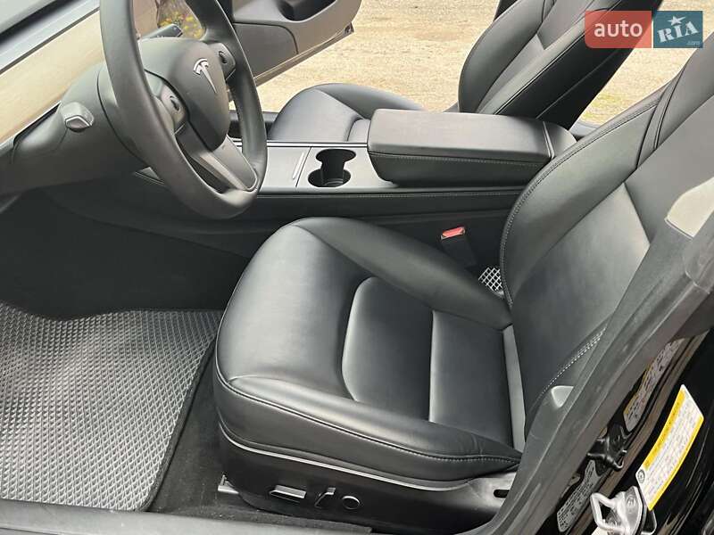 Седан Tesla Model 3 2022 в Киеве