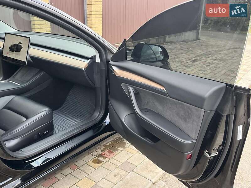 Седан Tesla Model 3 2022 в Киеве