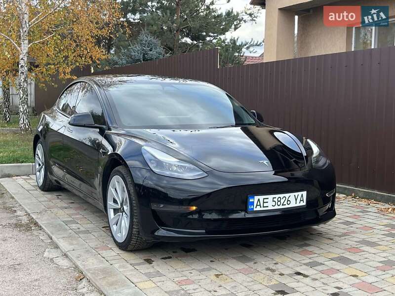 Седан Tesla Model 3 2022 в Киеве