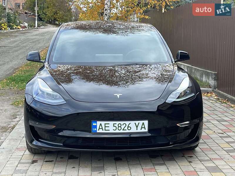 Седан Tesla Model 3 2022 в Киеве