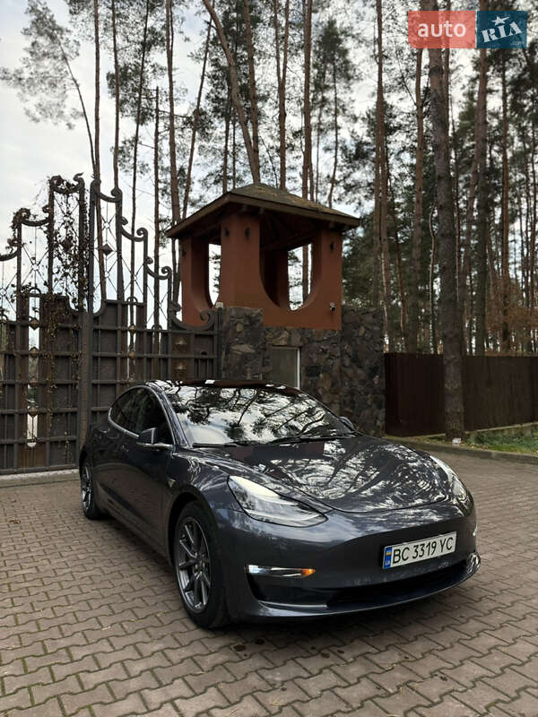 Седан Tesla Model 3 2019 в Новояворовске