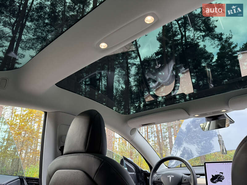 Седан Tesla Model 3 2019 в Новояворовске