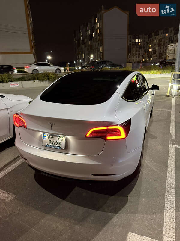 Седан Tesla Model 3 2021 в Киеве фото 5 Седан Tesla Model 3 2021 в Киеве