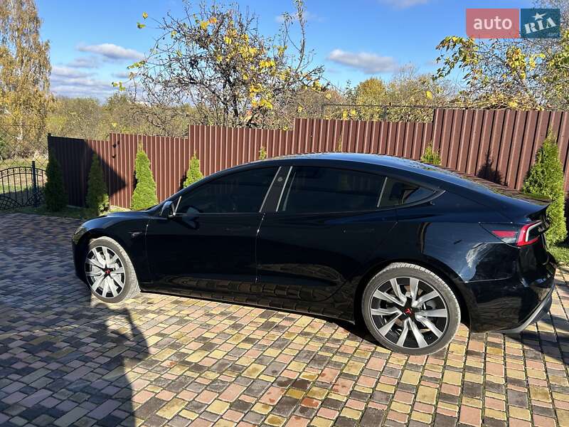 Седан Tesla Model 3 2025 в Звягеле