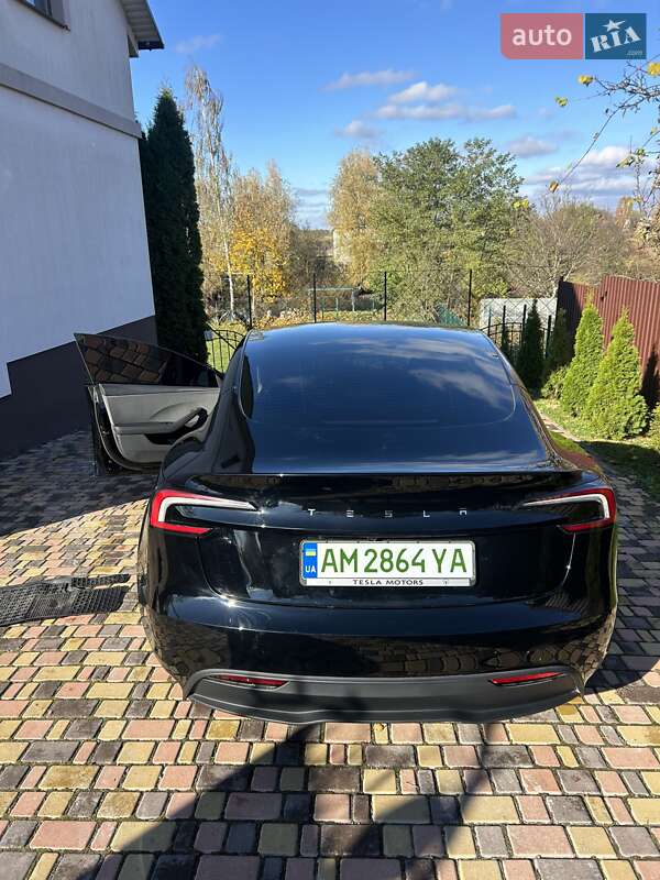 Седан Tesla Model 3 2025 в Звягеле