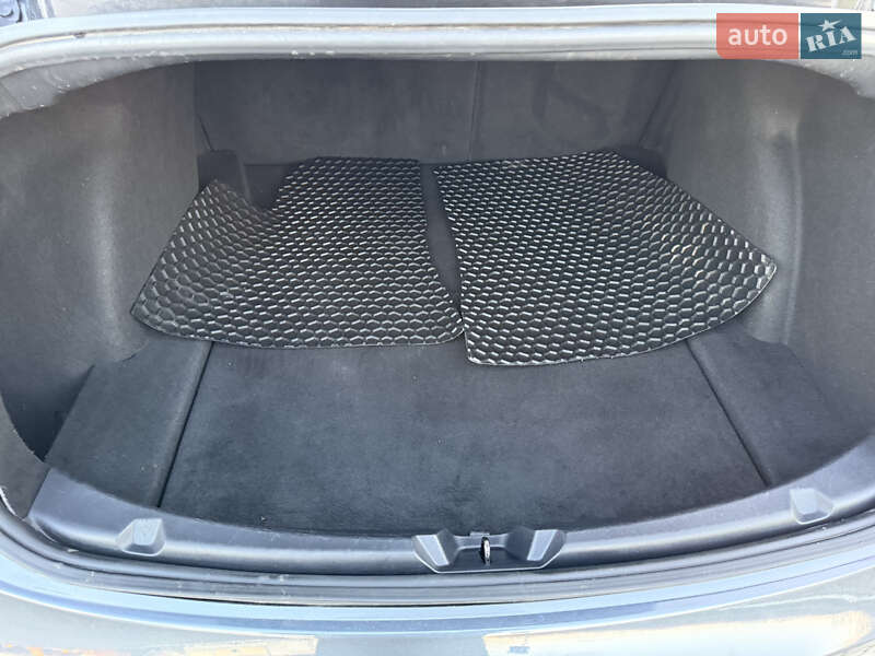 Седан Tesla Model 3 2019 в Дубні