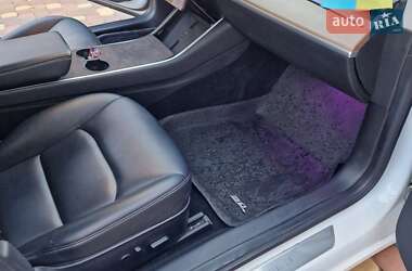 Седан Tesla Model 3 2019 в Черкассах