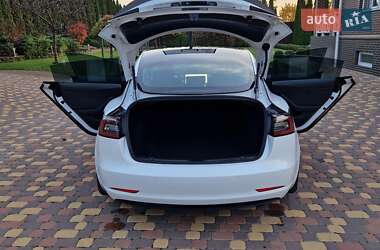 Седан Tesla Model 3 2019 в Черкассах