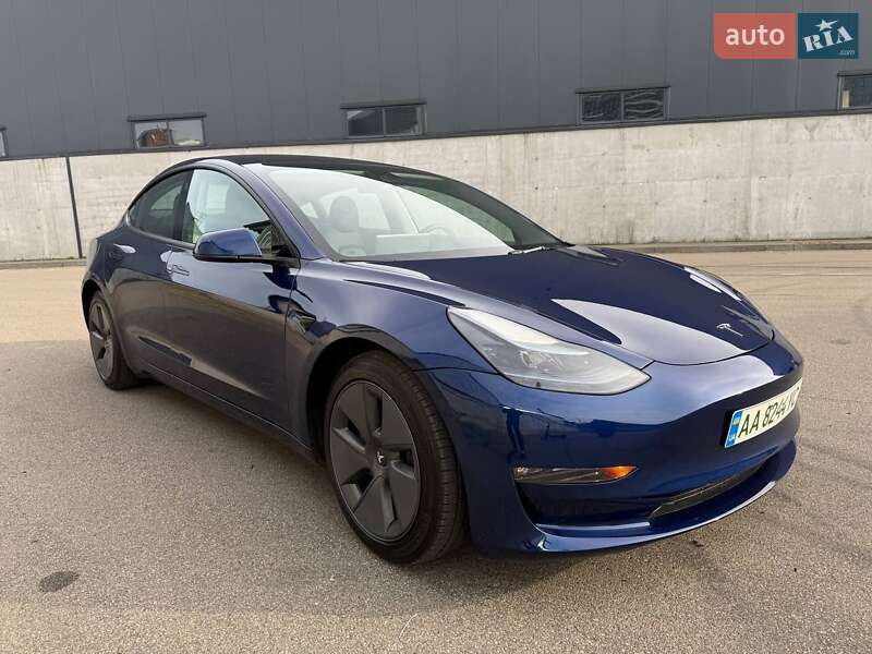 Седан Tesla Model 3 2023 в Киеве