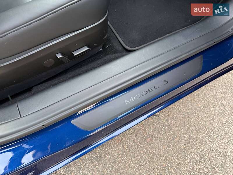 Седан Tesla Model 3 2023 в Киеве