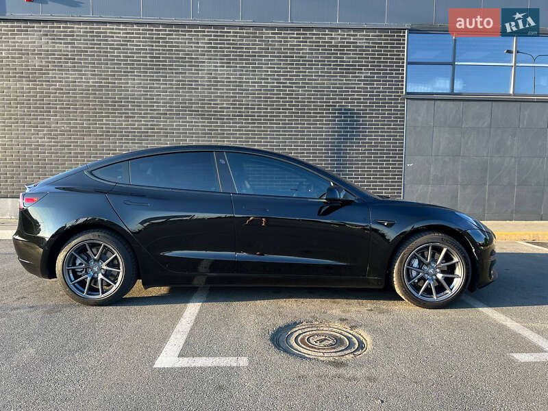 Седан Tesla Model 3 2021 в Ирпене