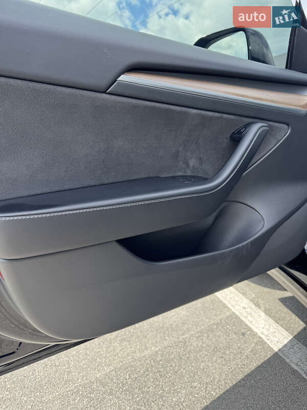 Седан Tesla Model 3 2021 в Ирпене