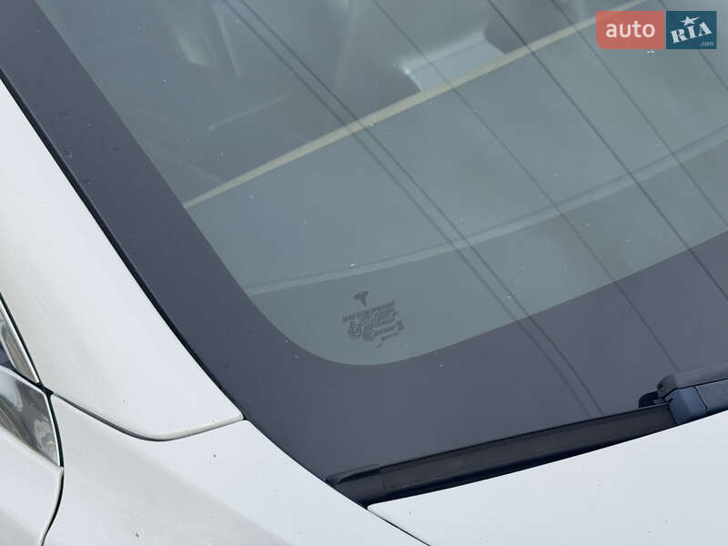 Седан Tesla Model 3 2019 в Луцке