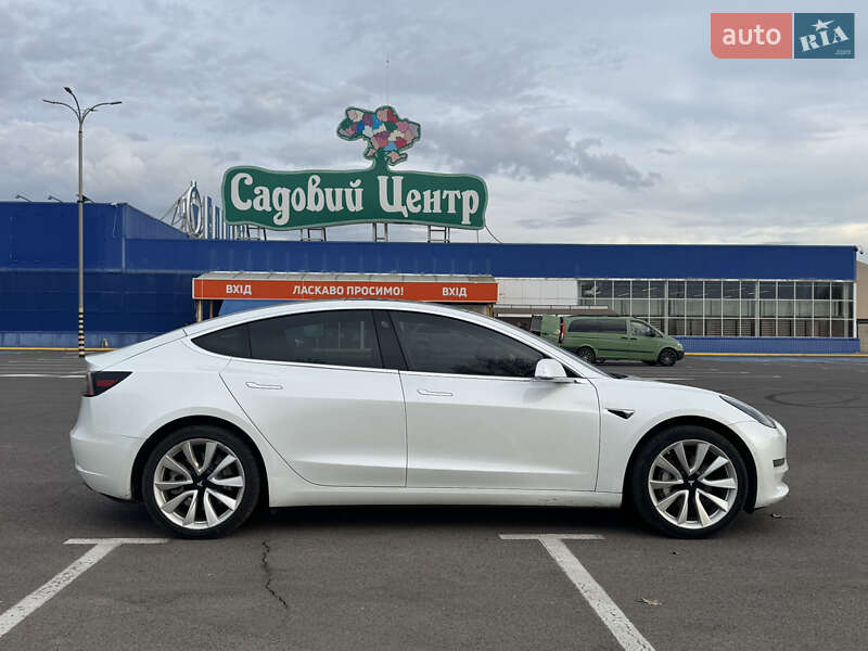 Седан Tesla Model 3 2019 в Луцке