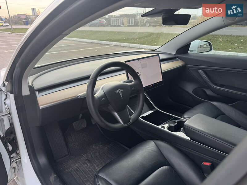 Седан Tesla Model 3 2019 в Луцке
