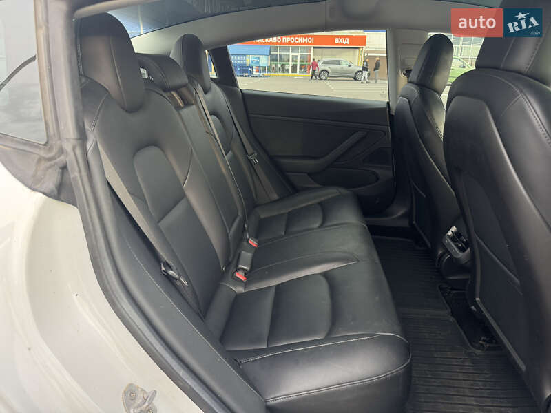 Седан Tesla Model 3 2019 в Луцке