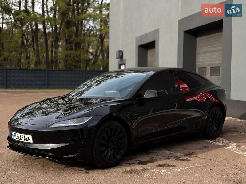 Седан Tesla Model 3 2024 в Києві