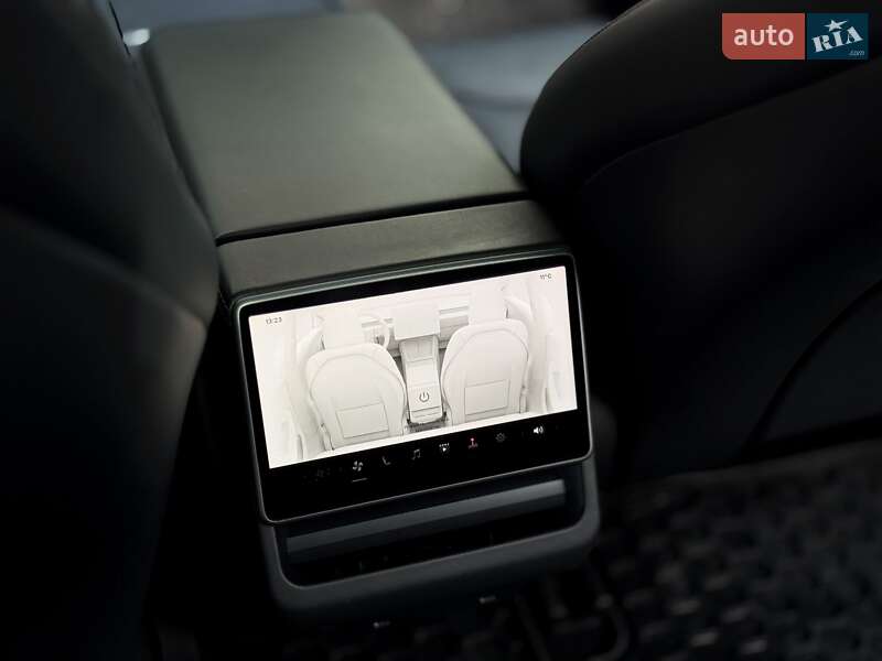 Седан Tesla Model 3 2024 в Києві