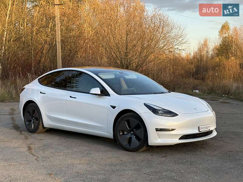 Седан Tesla Model 3 2021 в Трускавці