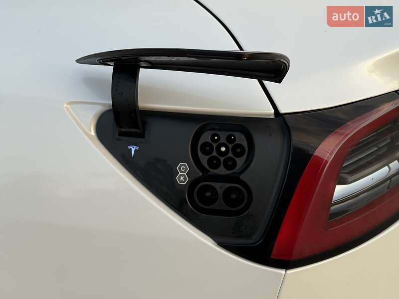 Седан Tesla Model 3 2021 в Трускавці
