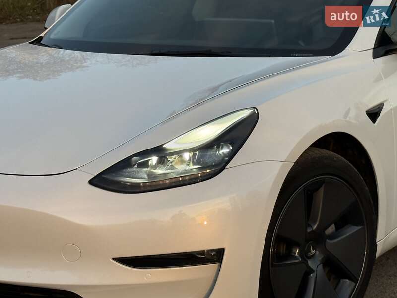 Седан Tesla Model 3 2021 в Трускавці
