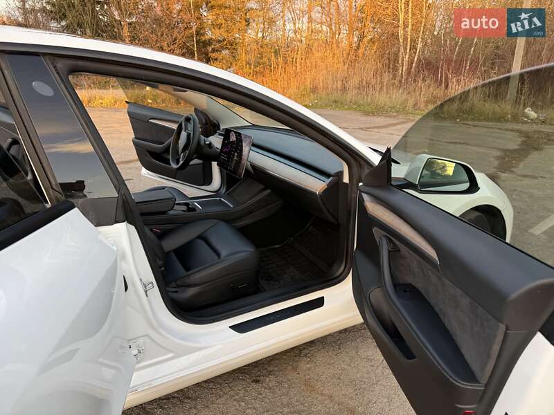 Седан Tesla Model 3 2021 в Трускавці