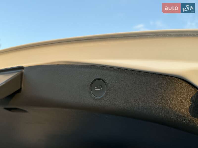 Седан Tesla Model 3 2021 в Трускавці