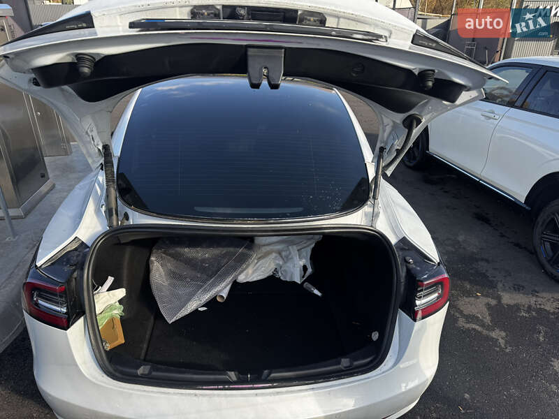 Седан Tesla Model 3 2022 в Киеве фото 10 Седан Tesla Model 3 2022 в Киеве